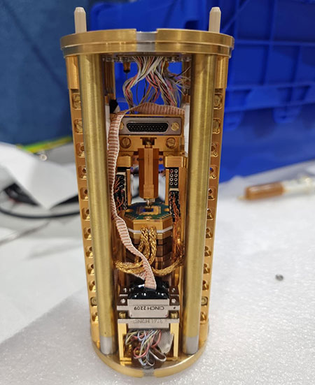 Integrating Attocube's AFM into a Proteox puck