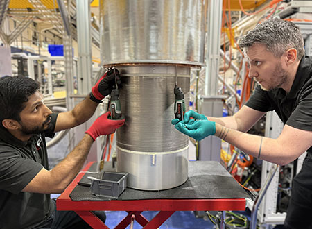 A Quantum Design Oxford superconducting magnet ramps to field quickly with no need to wait for system temperatures to stabilise.